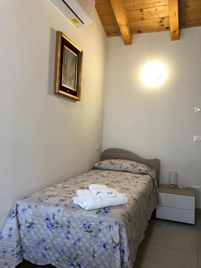 La Casa Della Ada Hotel Castelnuovo del Garda Exterior foto